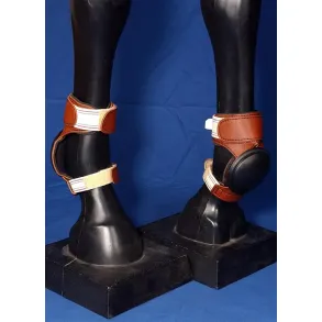 Skidboots i l�der med velcrolukning. One size.