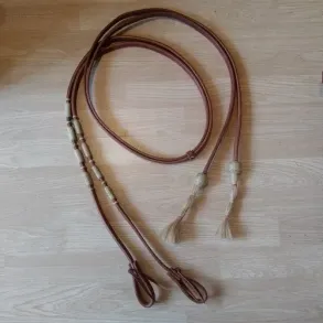 Showt�jler med r�hud - M�rke med lys flet