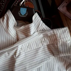 Claire Show Hunter Shirt | Large