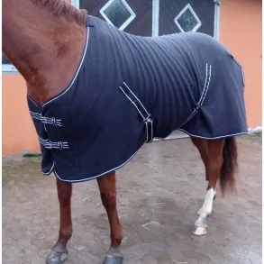 Fleece d�kken med krydsgjord